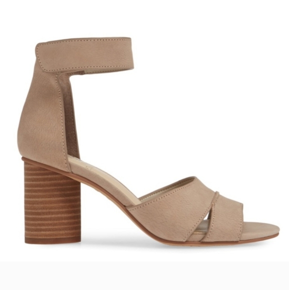 NEW Vince Camuto Jafrenta Leather Ankle Strap Heeled Sandal Size 8 - Picture 2 of 9